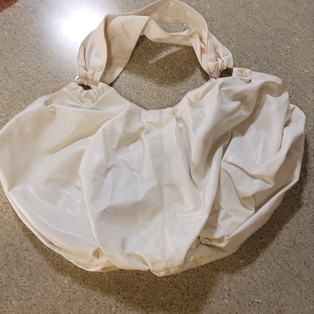 White shoulder bag